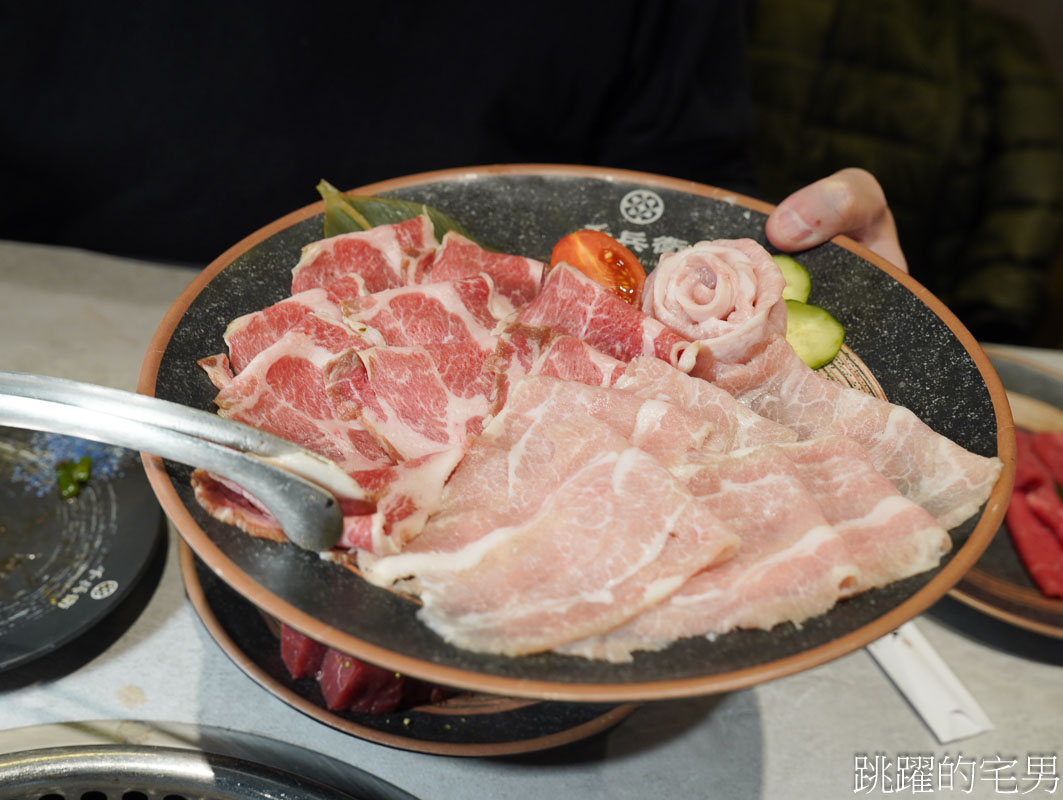 [花蓮吃到飽]千兵衛炭火燒肉花蓮店-超浮誇，A5和牛吃到飽居然切到這麼厚，還有帝王蟹、松葉蟹吃到飽，現做手搖飲、朝日啤酒暢飲、花蓮燒肉吃到飽