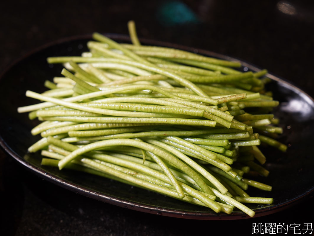 [花蓮火鍋]桃禧炭火鍋物 -花蓮炭火火鍋必點酸菜剝皮辣椒雞，北海道牛奶冰淇淋、飲料暢飲、必吃南門市場蛋餃、澎湖花枝蝦漿