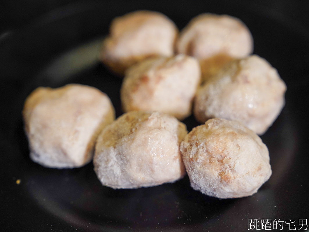 [花蓮火鍋]桃禧炭火鍋物 -花蓮炭火火鍋必點酸菜剝皮辣椒雞，北海道牛奶冰淇淋、飲料暢飲、必吃南門市場蛋餃、澎湖花枝蝦漿