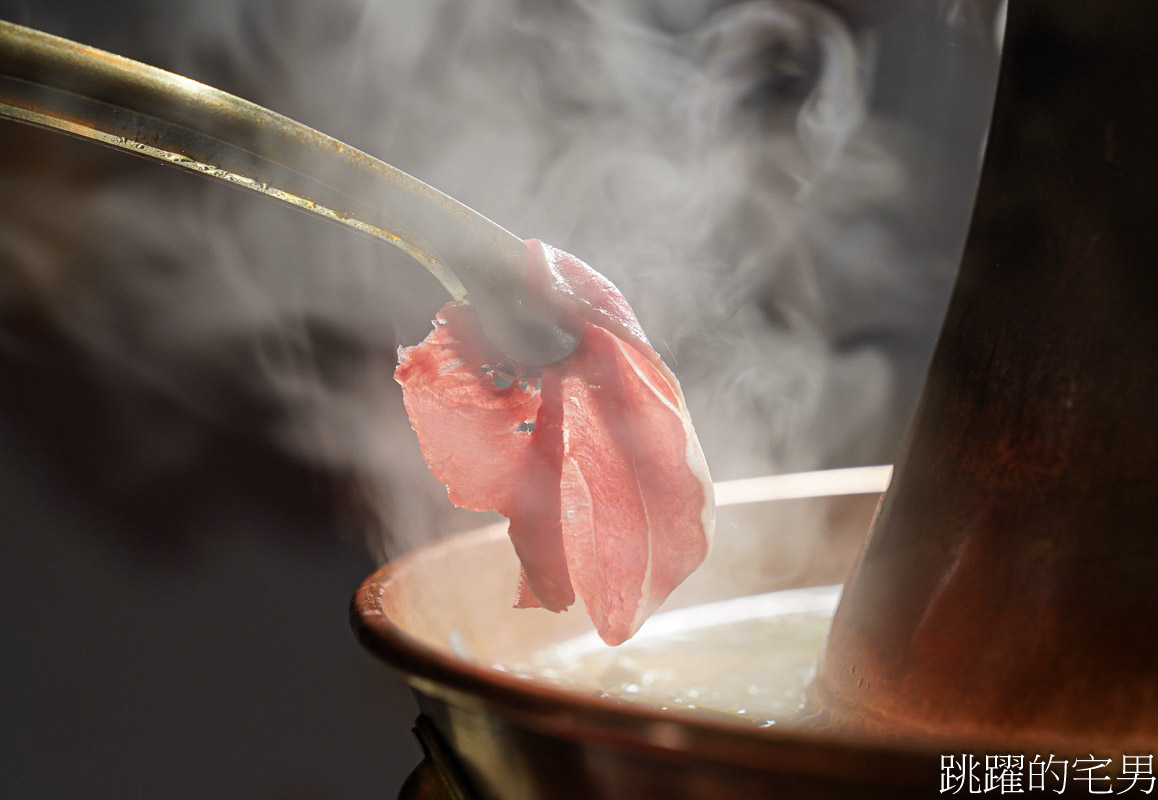 [花蓮火鍋]桃禧炭火鍋物 -花蓮炭火火鍋必點酸菜剝皮辣椒雞，北海道牛奶冰淇淋、飲料暢飲、必吃南門市場蛋餃、澎湖花枝蝦漿