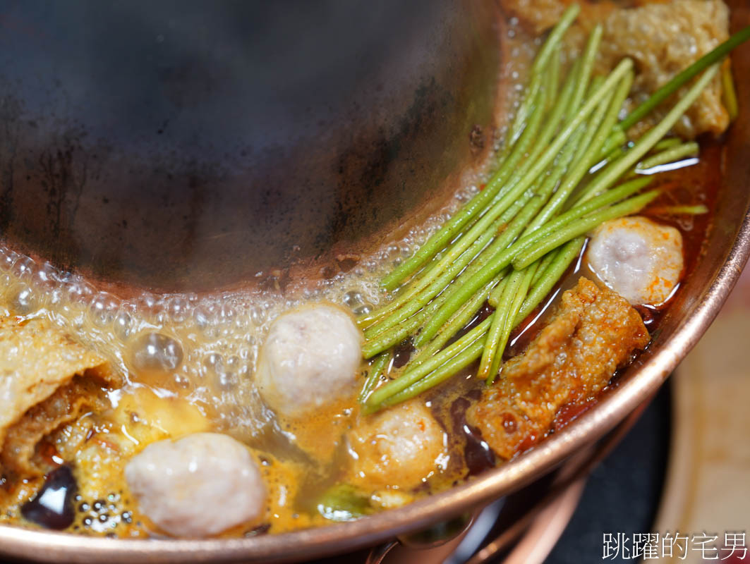 [花蓮火鍋]桃禧炭火鍋物 -花蓮炭火火鍋必點酸菜剝皮辣椒雞，北海道牛奶冰淇淋、飲料暢飲、必吃南門市場蛋餃、澎湖花枝蝦漿