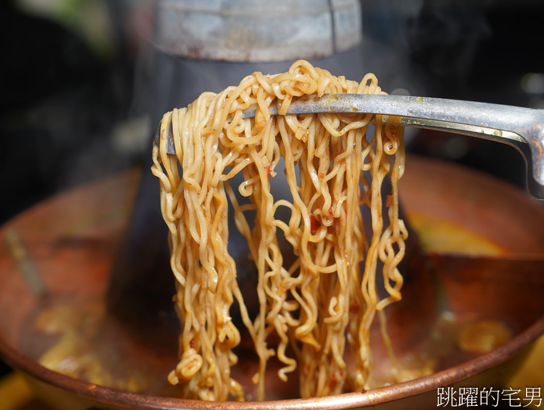 [花蓮火鍋]桃禧炭火鍋物 -花蓮炭火火鍋必點酸菜剝皮辣椒雞，北海道牛奶冰淇淋、飲料暢飲、必吃南門市場蛋餃、澎湖花枝蝦漿