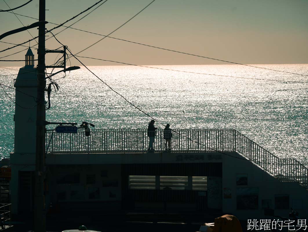 釜山必去景點「海雲台天空膠囊列車」釜山海雲台天空膠囊列車全攻略！夢幻拍照點+省錢技巧，絕美海景青沙浦天空步道、 海雲台沙灘，路線選擇青沙浦站搭乘到尾浦站、釜山膠囊列車門票怎麼買最便宜?