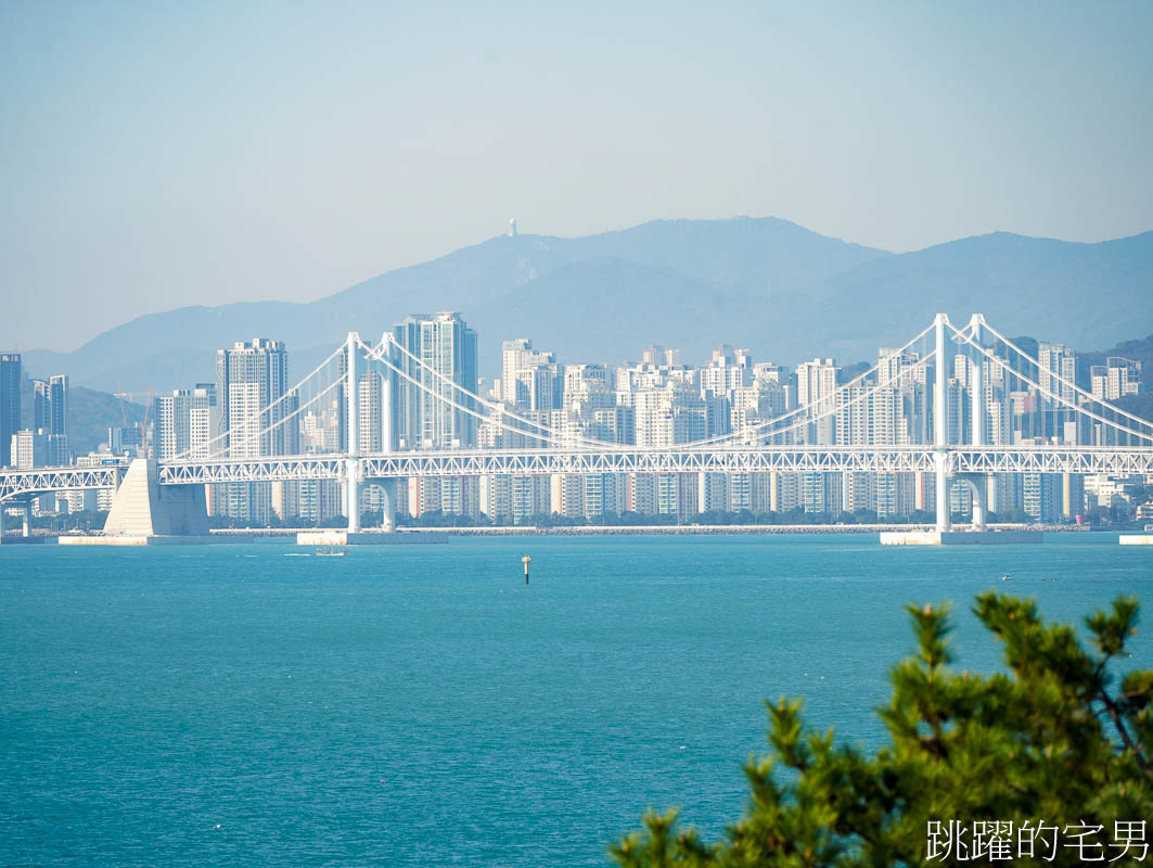 釜山必去景點「海雲台天空膠囊列車」釜山海雲台天空膠囊列車全攻略！夢幻拍照點+省錢技巧，絕美海景青沙浦天空步道、 海雲台沙灘，路線選擇青沙浦站搭乘到尾浦站、釜山膠囊列車門票怎麼買最便宜?