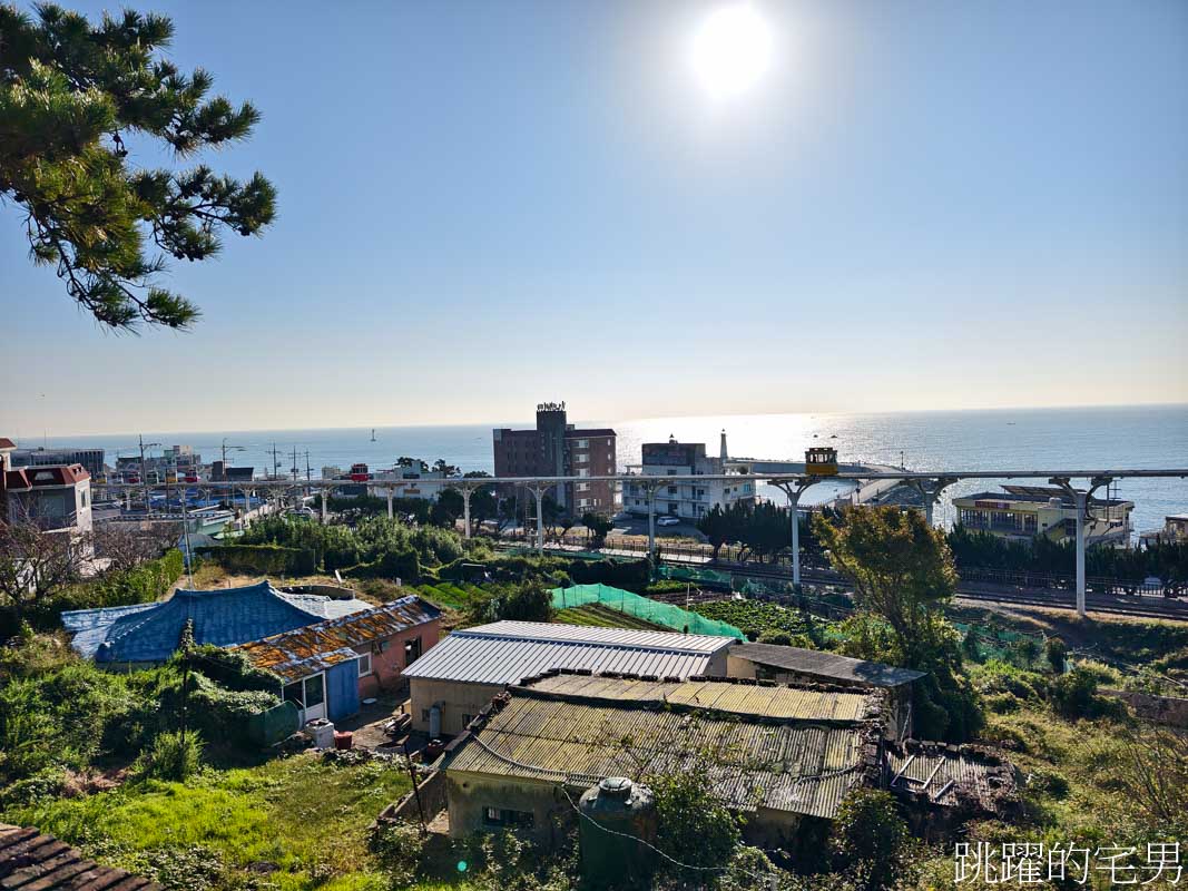 釜山必去景點「海雲台天空膠囊列車」釜山海雲台天空膠囊列車全攻略！夢幻拍照點+省錢技巧，絕美海景青沙浦天空步道、 海雲台沙灘，路線選擇青沙浦站搭乘到尾浦站、釜山膠囊列車門票怎麼買最便宜?