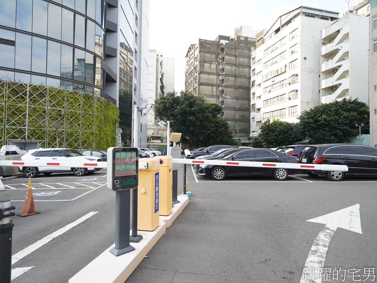 [台中住宿]葉綠宿茶覺旅-步行5分鐘就到火車站，台中火車站住宿推薦高樓層房型，機能便利提供早餐、停車場、洗衣房