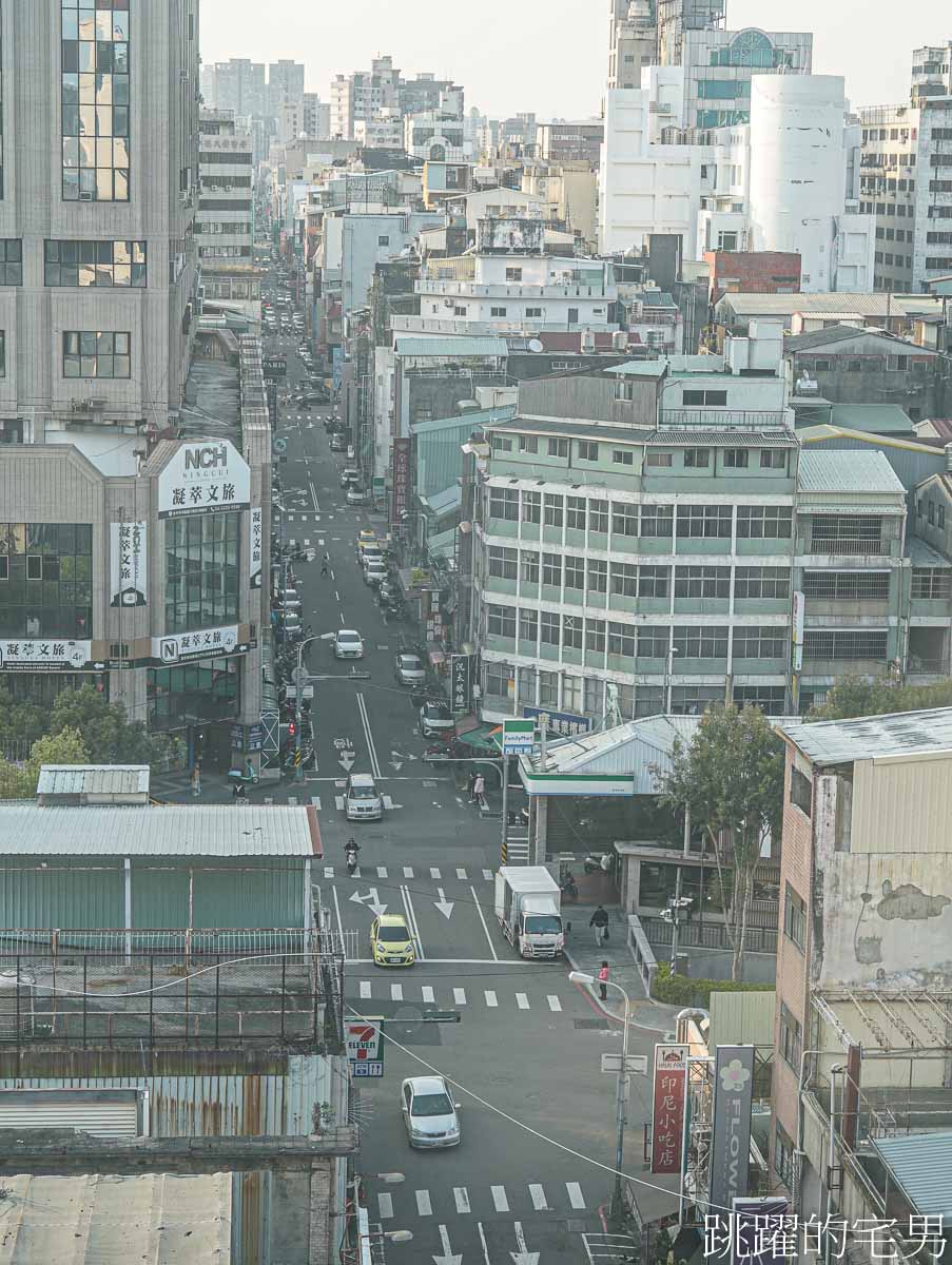 [台中住宿]葉綠宿茶覺旅-步行5分鐘就到火車站，台中火車站住宿推薦高樓層房型，機能便利提供早餐、停車場、洗衣房