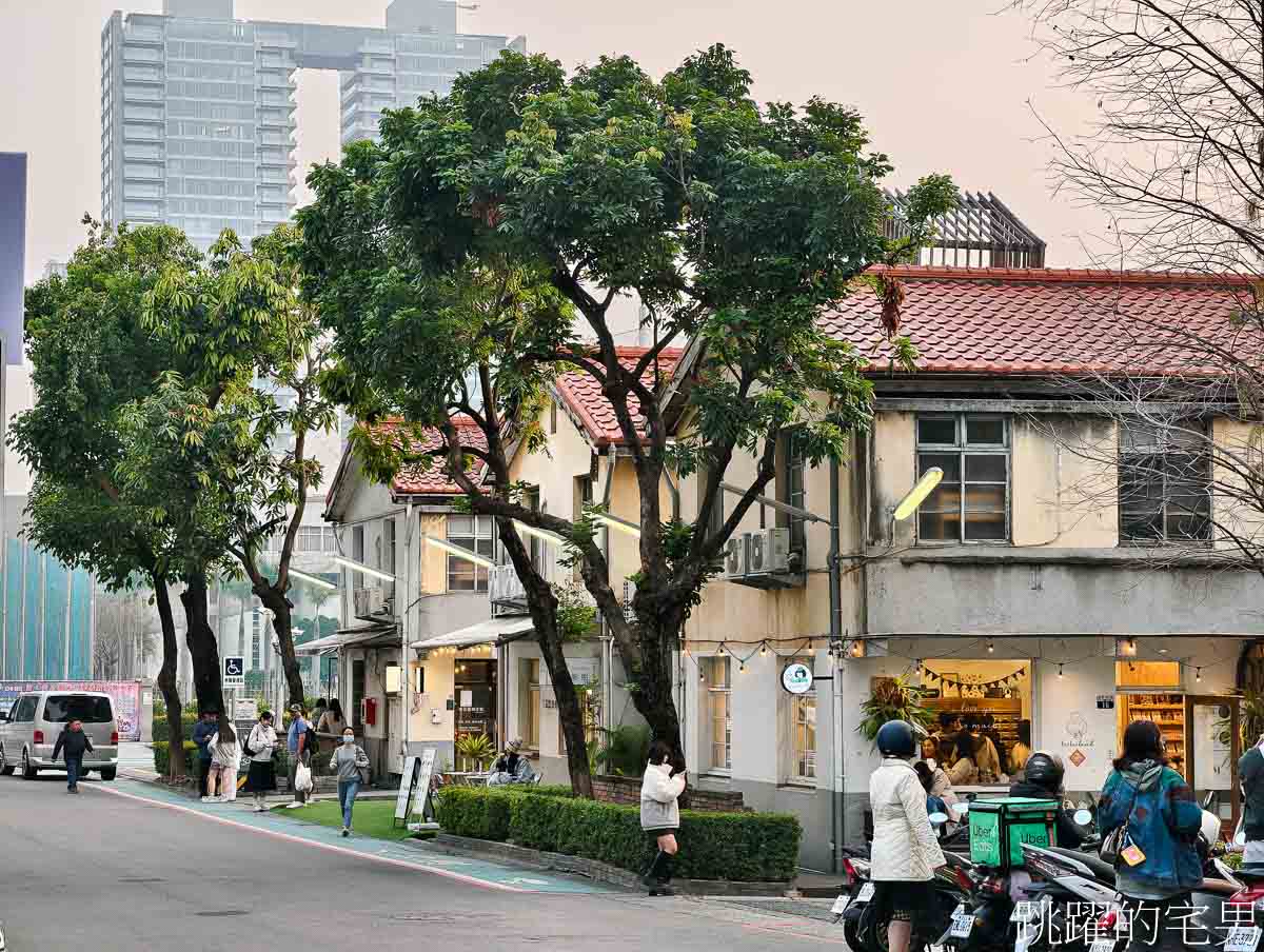 [勤美草悟道住宿]綠宿行旅-這間台中住宿步行5分鐘就可以到勤美草悟道，還送草悟道美食優惠劵附停車場，台中西區住宿