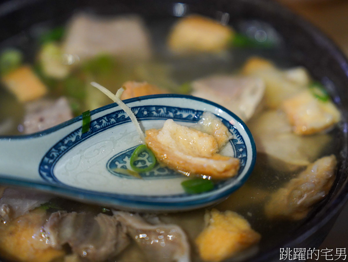 [花蓮美食]一碗小-評價5千則近百年老屋好吃清燉羊肉、牛肉麵，濃郁黑糖粉圓超滿足