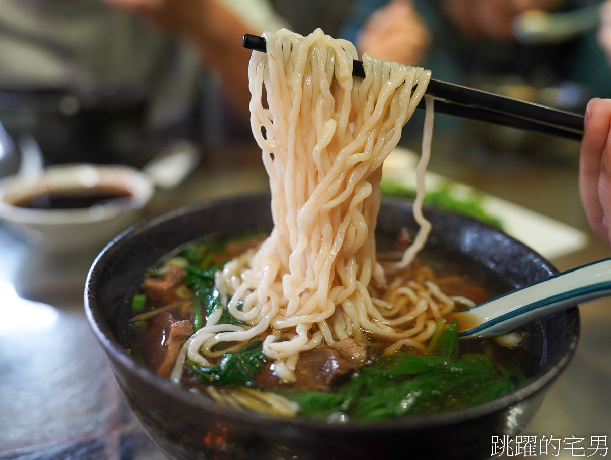 [花蓮美食]一碗小-評價5千則近百年老屋好吃清燉羊肉、牛肉麵，濃郁黑糖粉圓超滿足