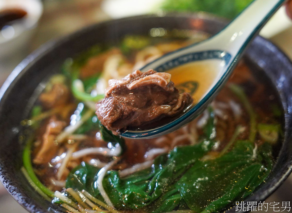 [花蓮美食]一碗小-評價5千則近百年老屋好吃清燉羊肉、牛肉麵，濃郁黑糖粉圓超滿足