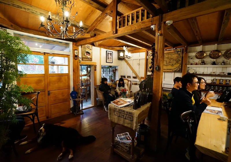 [花蓮咖啡廳]波提娜麗精品咖啡-古典傢俱 百年收銀機  古典傢俱樣樣仔細，一進來彷彿就來到了歐洲鄉村小屋啊 @嘿!部落!
